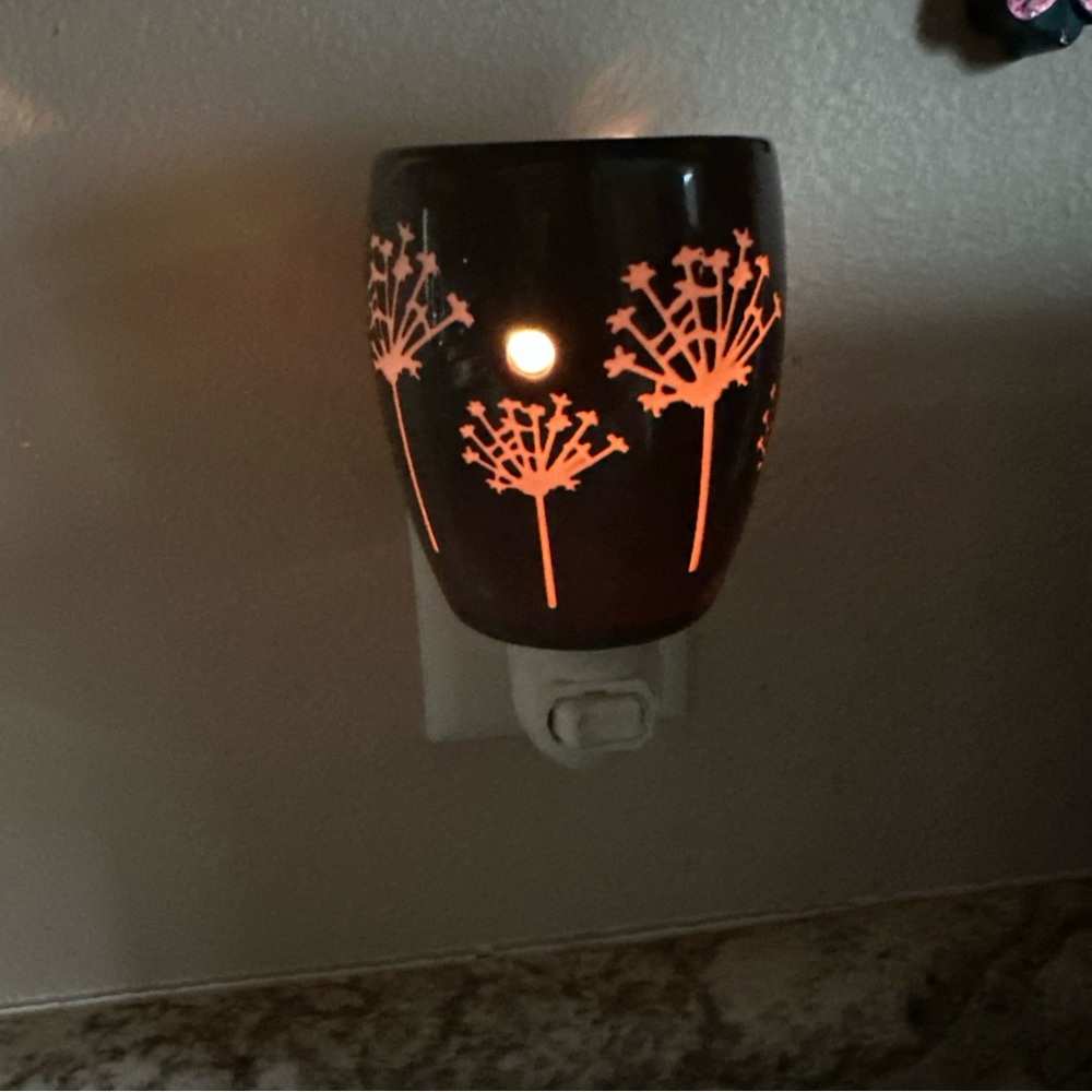 SCENTSY TARO Plug In Mini Wall Wax Warmer Night Light Dandelion Brown & White